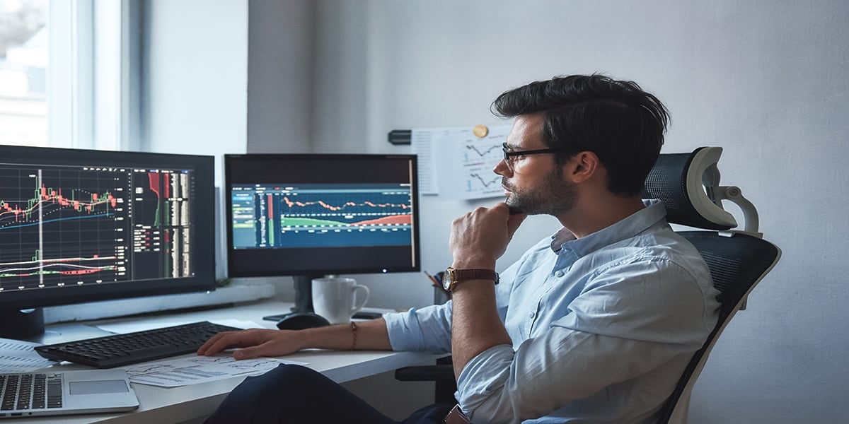 man-looking-at the screen-checking-stock-performance